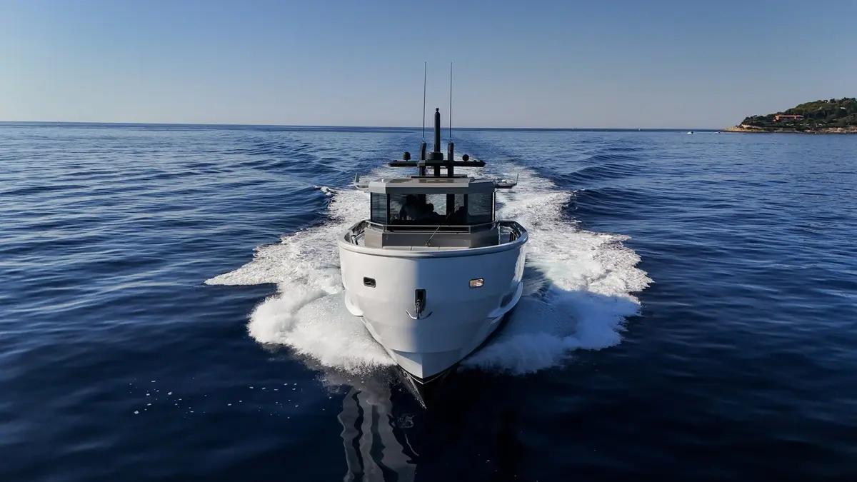 Arcadia Sherpa 60, flybridge — Mallorca Yachst Hire, Mallorca. Open decks and calm coves along the east coast