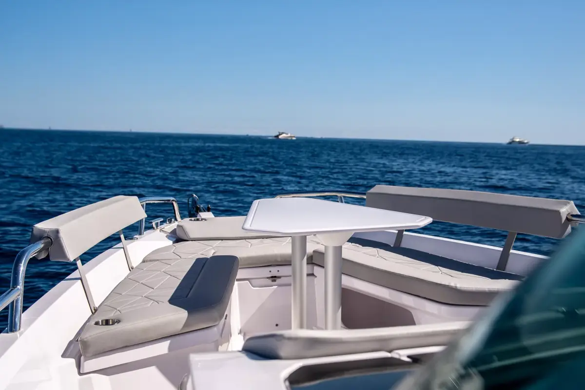 Axopar 28, master cabin — Mallorca Yachst Hire, Mallorca. Swift coastal hops to sunlit calas near Portals