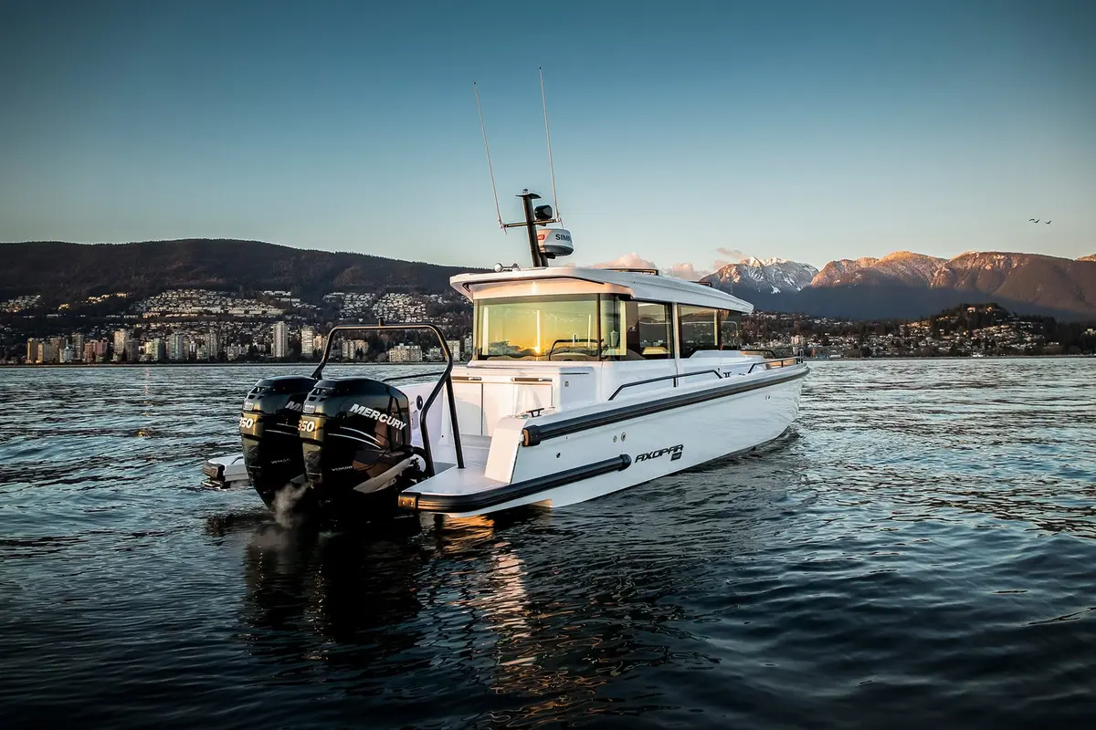 Axopar 37, aft deck — Mallorca Yachst Hire, Mallorca. Fast, nimble runs to Cala Pi's turquoise shallows