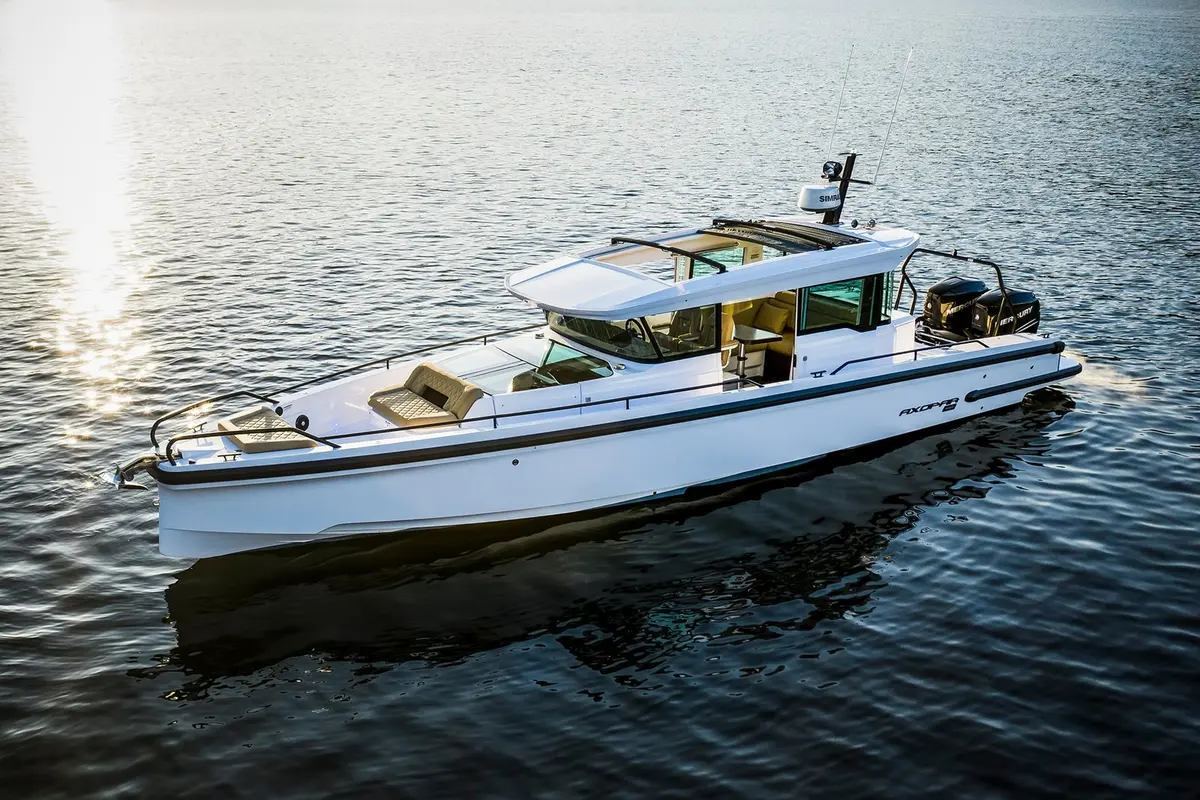 Axopar 37, master cabin — Mallorca Yachst Hire, Mallorca. Fast, nimble runs to Cala Pi's turquoise shallows