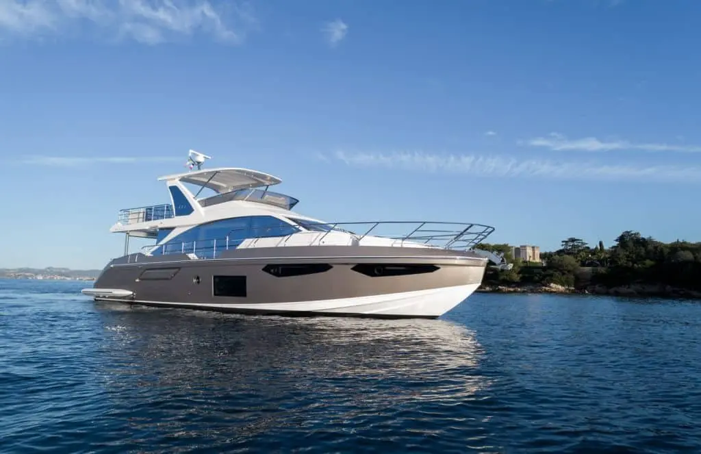 Azimut 60 Fly, main deck — Mallorca Yachst Hire, Mallorca. Flybridge sunsets cruising toward Illetes from Palma