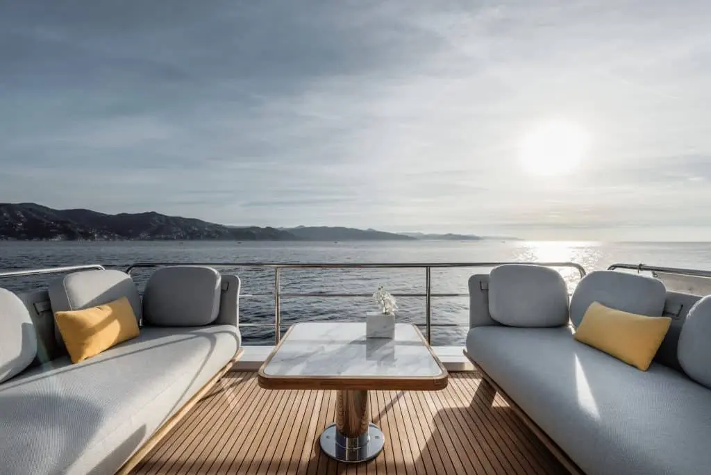 Azimut 60 Fly, flybridge — Mallorca Yachst Hire, Mallorca. Flybridge sunsets cruising toward Illetes from Palma