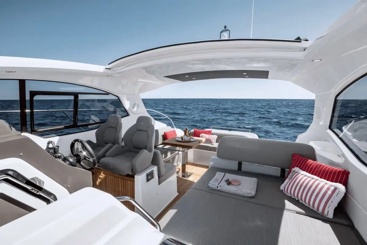 Azimut 45, aft deck — Mallorca Yachst Hire, Mallorca. Sleek Bay of Palma runs from sunrise to sunset