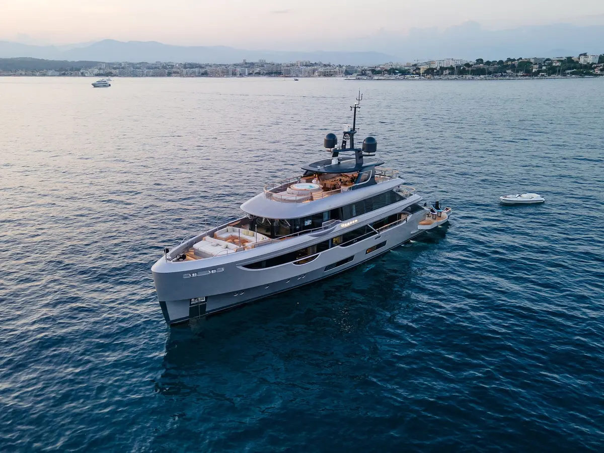 Benetti 28m, main deck — Mallorca Yachst Hire, Mallorca. Multi-day cruising from Alcúdia to Formentor's cliffs