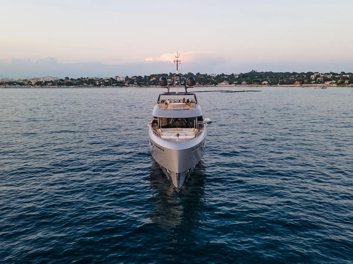 Oasis 40, aft deck — Mallorca Yachst Hire, Mallorca. Open-deck living for Tramuntana sunsets off Illetes