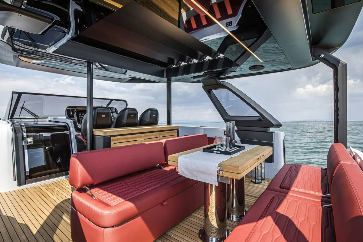 Cranchi A46, main deck — Mallorca Yachst Hire, Mallorca. Sleek hull, quick runs to Illetes at sunset