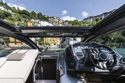 Cranchi M44 HT, salon — Mallorca Yachst Hire, Mallorca. Sunset runs from Palma to Illetes, just you