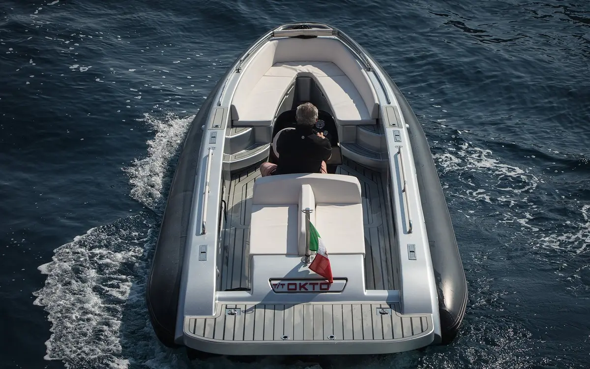 Dariel 7.5m, master cabin — Mallorca Yachst Hire, Mallorca. Compact hull, quick access to Bay of Palma coves