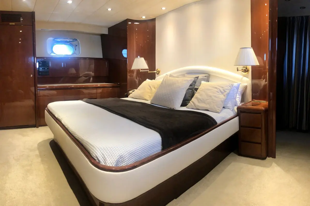 Falcon 80S, master cabin — Mallorca Yachst Hire, Mallorca. East coast cala hopping at speed, twelve aboard