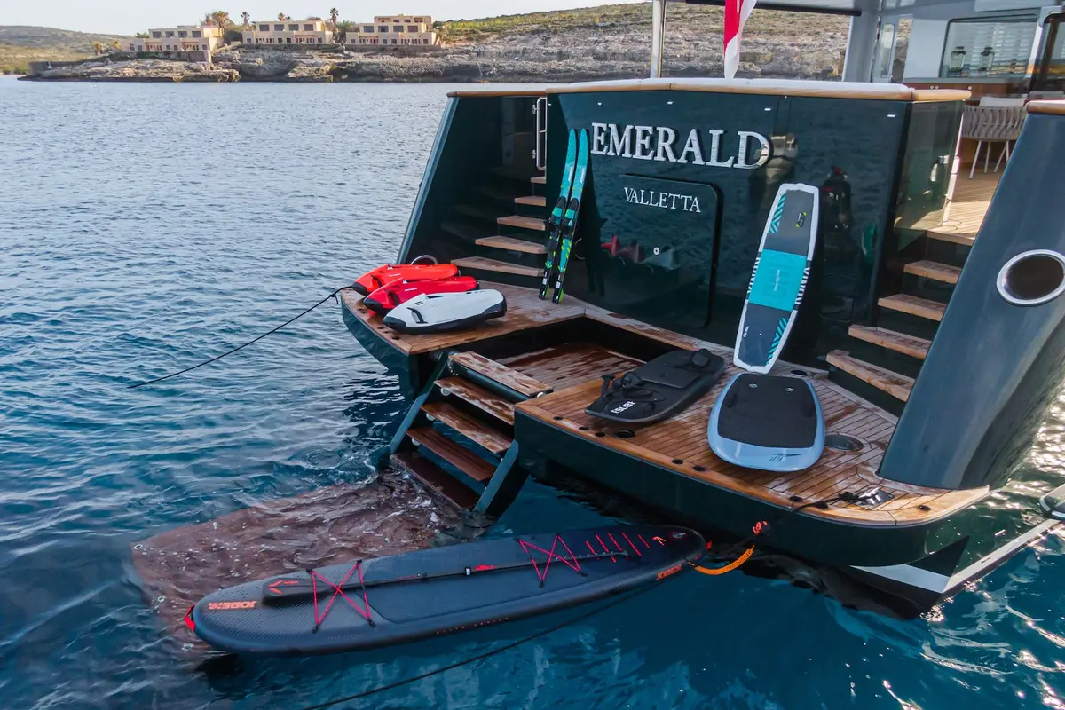 Emerald, master cabin — Mallorca Yachst Hire, Mallorca. Fifty metres of deck above Formentor's cliffs