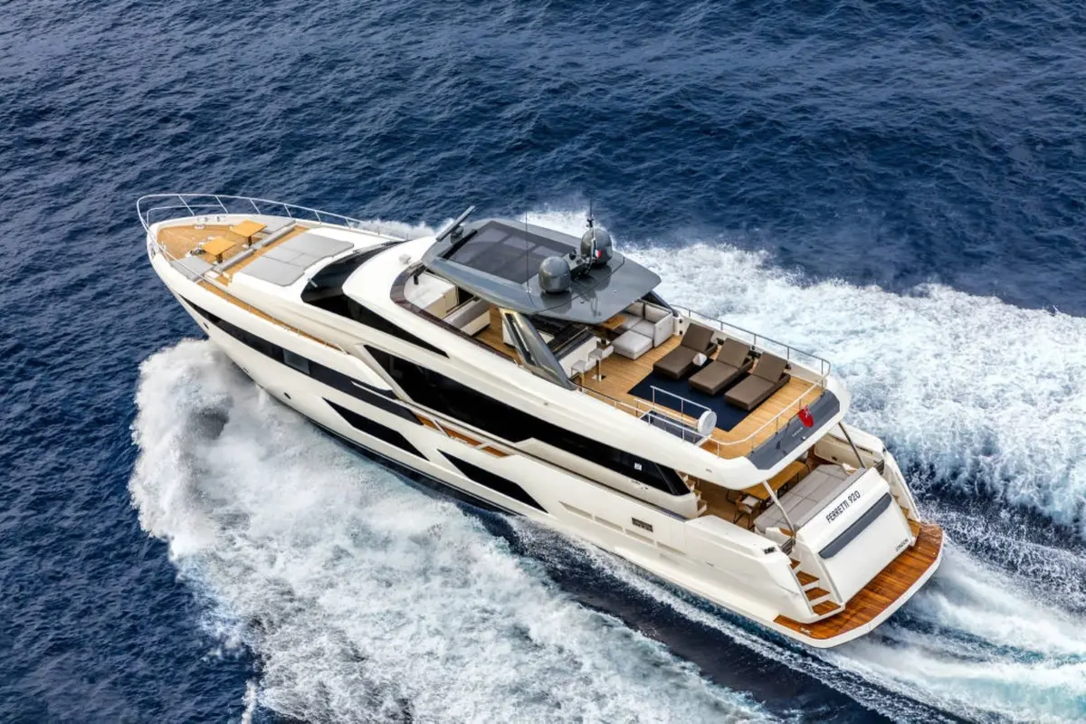 Ferretti 920, flybridge — Mallorca Yachst Hire, Mallorca. 28 Metres of Flybridge Calm Toward Formentor's Cliffs