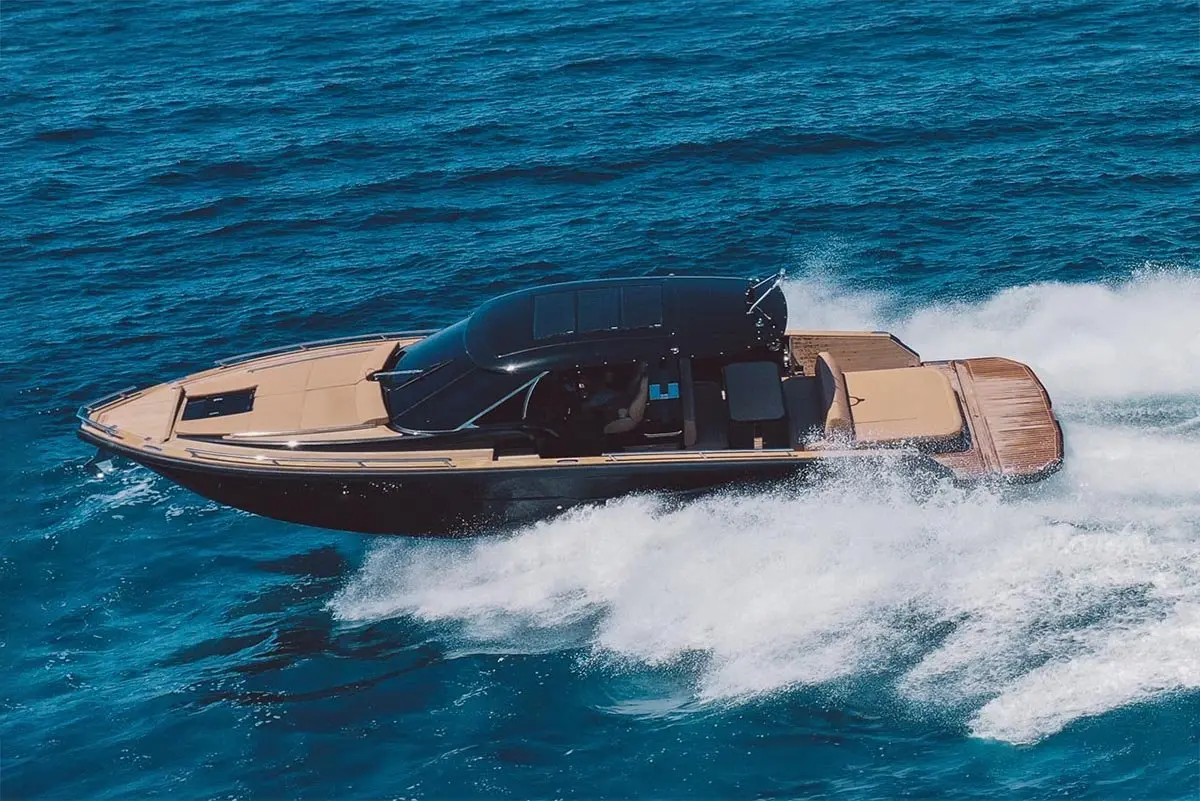 Forza 37, main deck — Mallorca Yachst Hire, Mallorca. Sport-yacht speed for east coast cala hopping