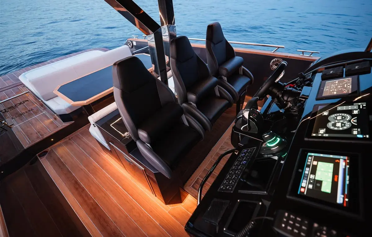Forza 37, master cabin — Mallorca Yachst Hire, Mallorca. Sport-yacht speed for east coast cala hopping