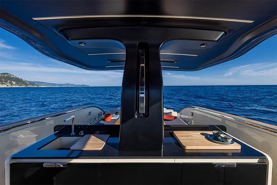 Invictus 460, flybridge — Mallorca Yachst Hire, Mallorca. Fast day trips to Mallorca's east coast calas
