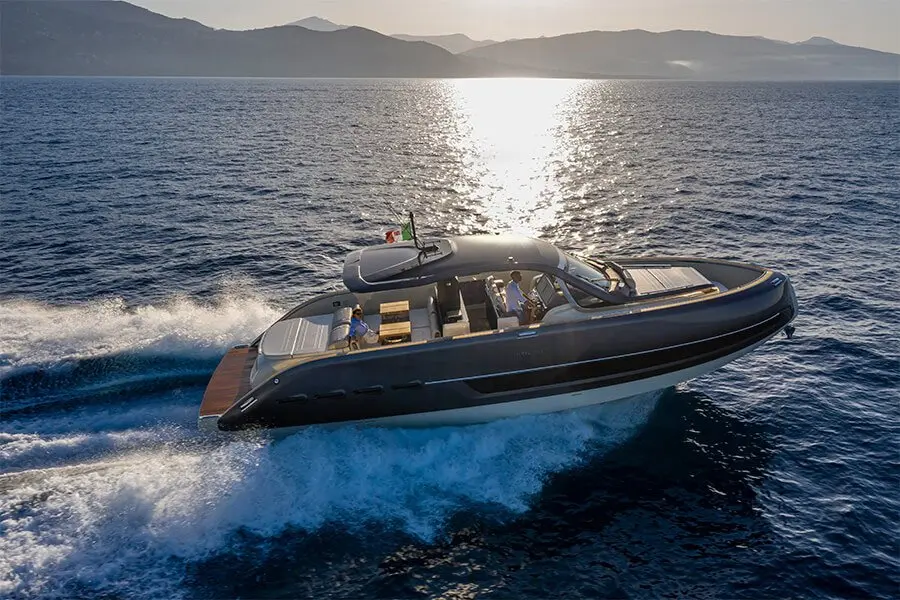 Invictus 460, main deck — Mallorca Yachst Hire, Mallorca. Fast, sleek runs to Illetes for sunset