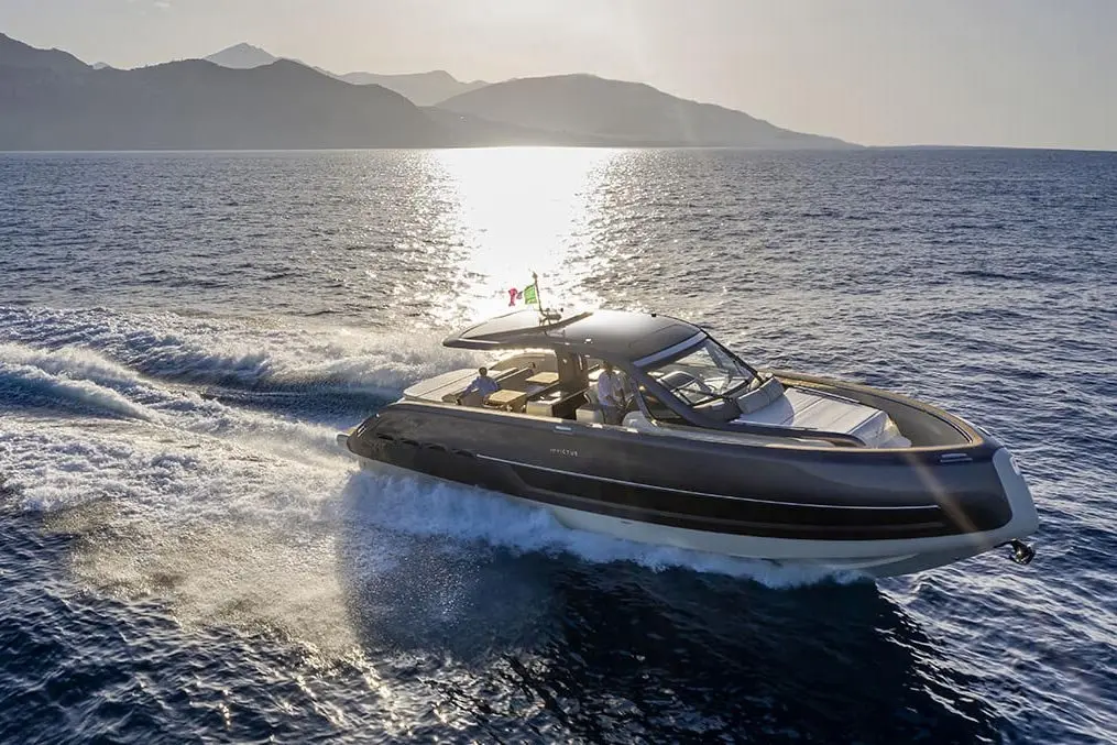 Invictus 460, aft deck — Mallorca Yachst Hire, Mallorca. Fast, sleek runs to Illetes for sunset