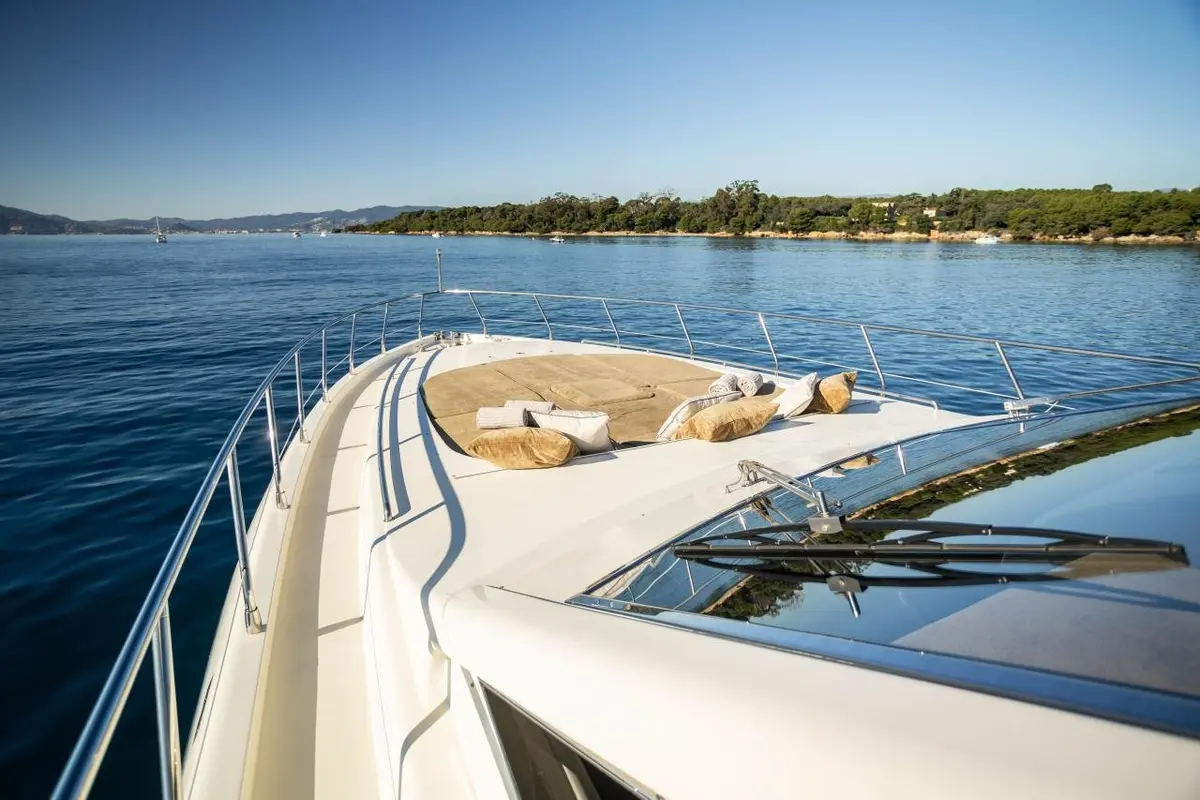 Leopard 24, master cabin — Mallorca Yachst Hire, Mallorca. East coast cala hopping from a steady, spacious deck