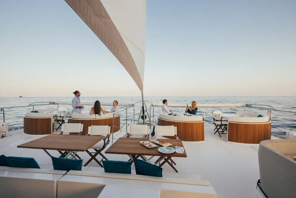 Manana Yacht, salon — Mallorca Yachst Hire, Mallorca. East coast calas within easy reach by afternoon