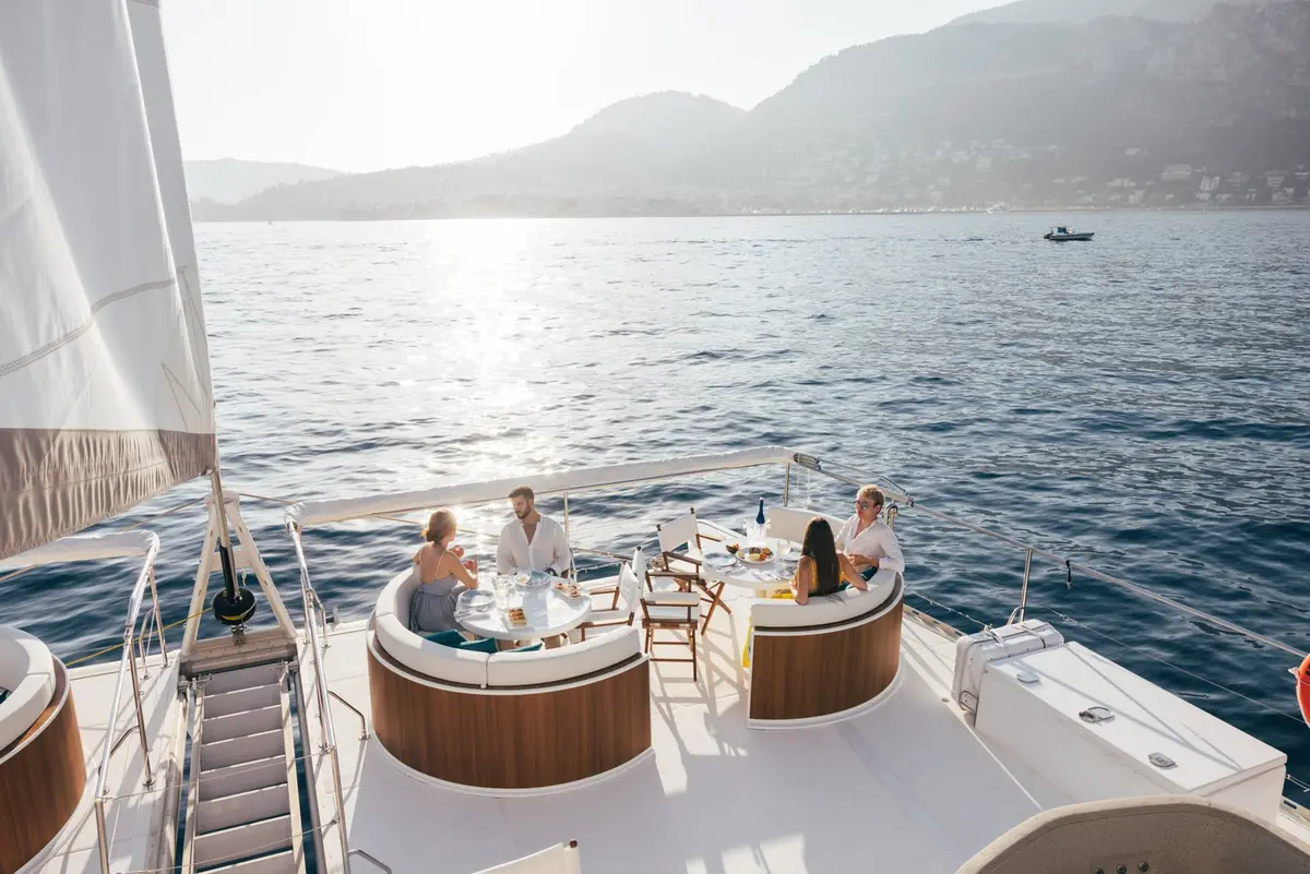 Manana Yacht, flybridge — Mallorca Yachst Hire, Mallorca. East coast calas within easy reach by afternoon