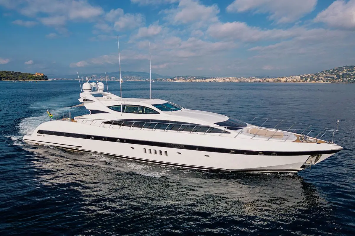 Mangusta 105, exterior — Mallorca Yachst Hire, Mallorca. Fast Palma runs to Formentor's cliffs by lunch