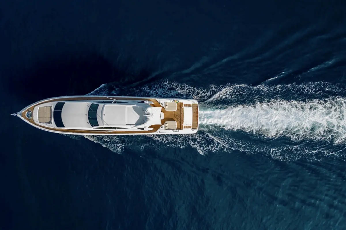 Mangusta 105, main deck — Mallorca Yachst Hire, Mallorca. Fast Palma runs to Formentor's cliffs by lunch