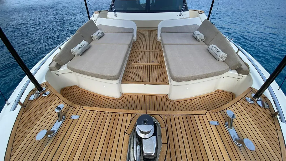 MCY66, salon — Mallorca Yachst Hire, Mallorca. East coast cala hopping with easy sunset returns