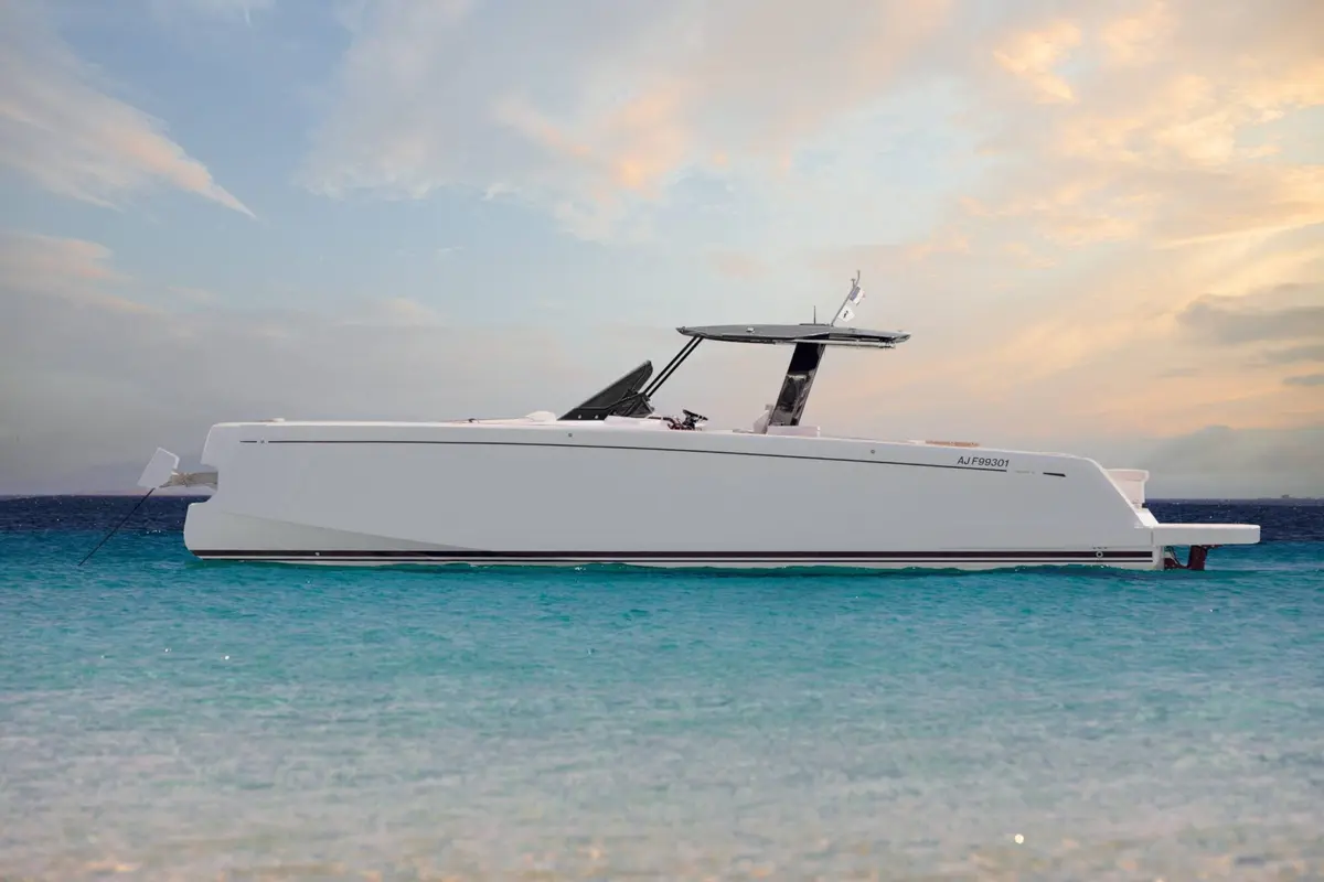 Pardo 43, exterior — Mallorca Yachst Hire, Mallorca. Nimble day trips from Palma to Illetes coves