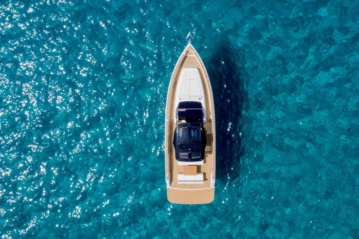 Pardo 43, aft deck — Mallorca Yachst Hire, Mallorca. Nimble day trips from Palma to Illetes coves