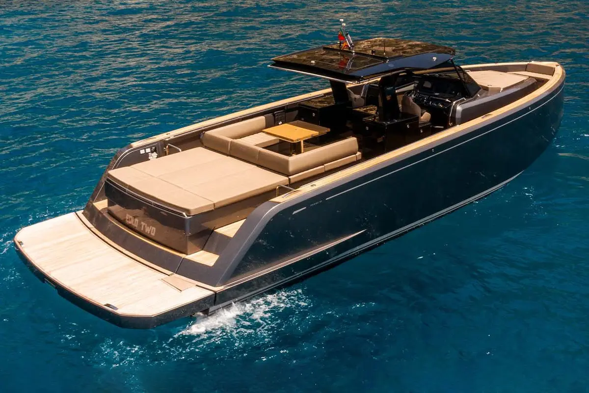 Pardo 50, exterior — Mallorca Yachst Hire, Mallorca. Open-deck speed for sunset runs across Palma Bay