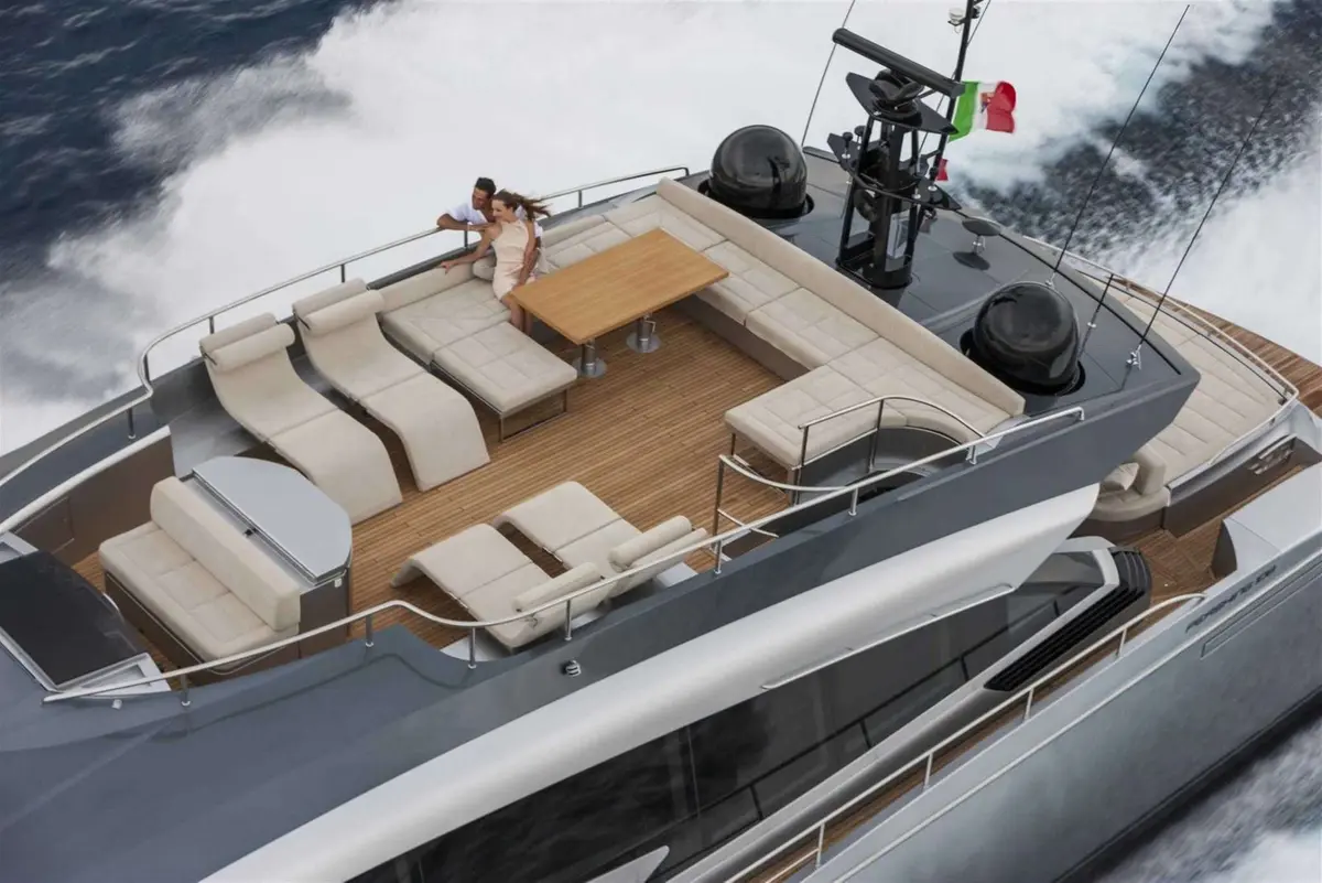 Pershing 108, salon — Mallorca Yachst Hire, Mallorca. Fast lines to Formentor, sunset spray on deck