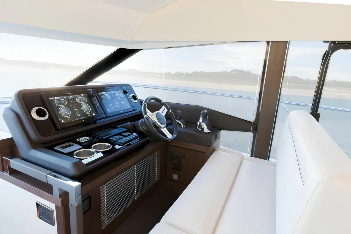 Prestige 520 Fly, main deck — Mallorca Yachst Hire, Mallorca. Sunset flybridge runs along Mallorca's sheltered coves