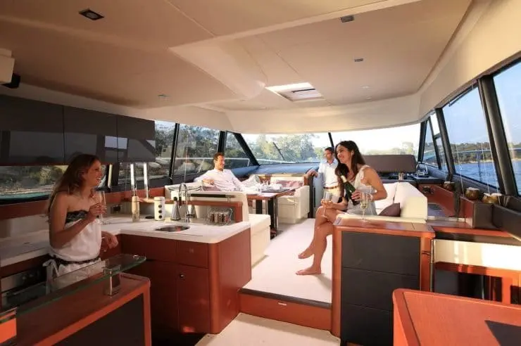 Prestige 550 FLY, master cabin — Mallorca Yachst Hire, Mallorca. East coast cala hopping for up to twelve guests