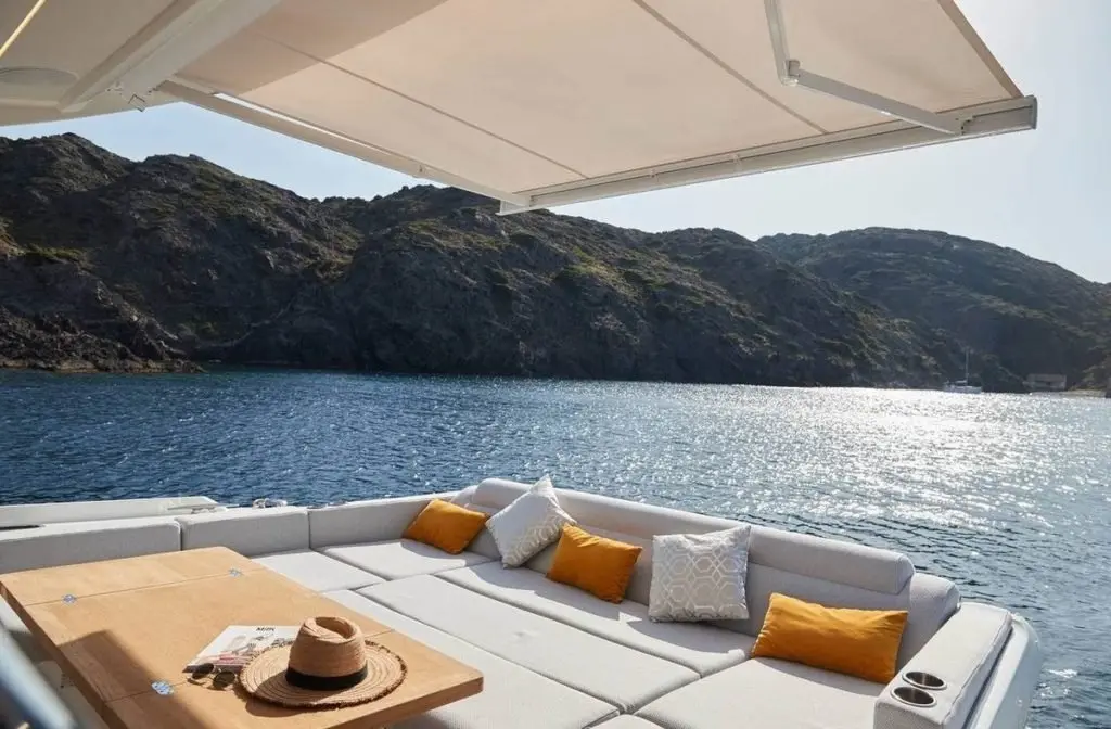 Prestige 590 Fly, main deck — Mallorca Yachst Hire, Mallorca. East coast calas, easy flybridge afternoons