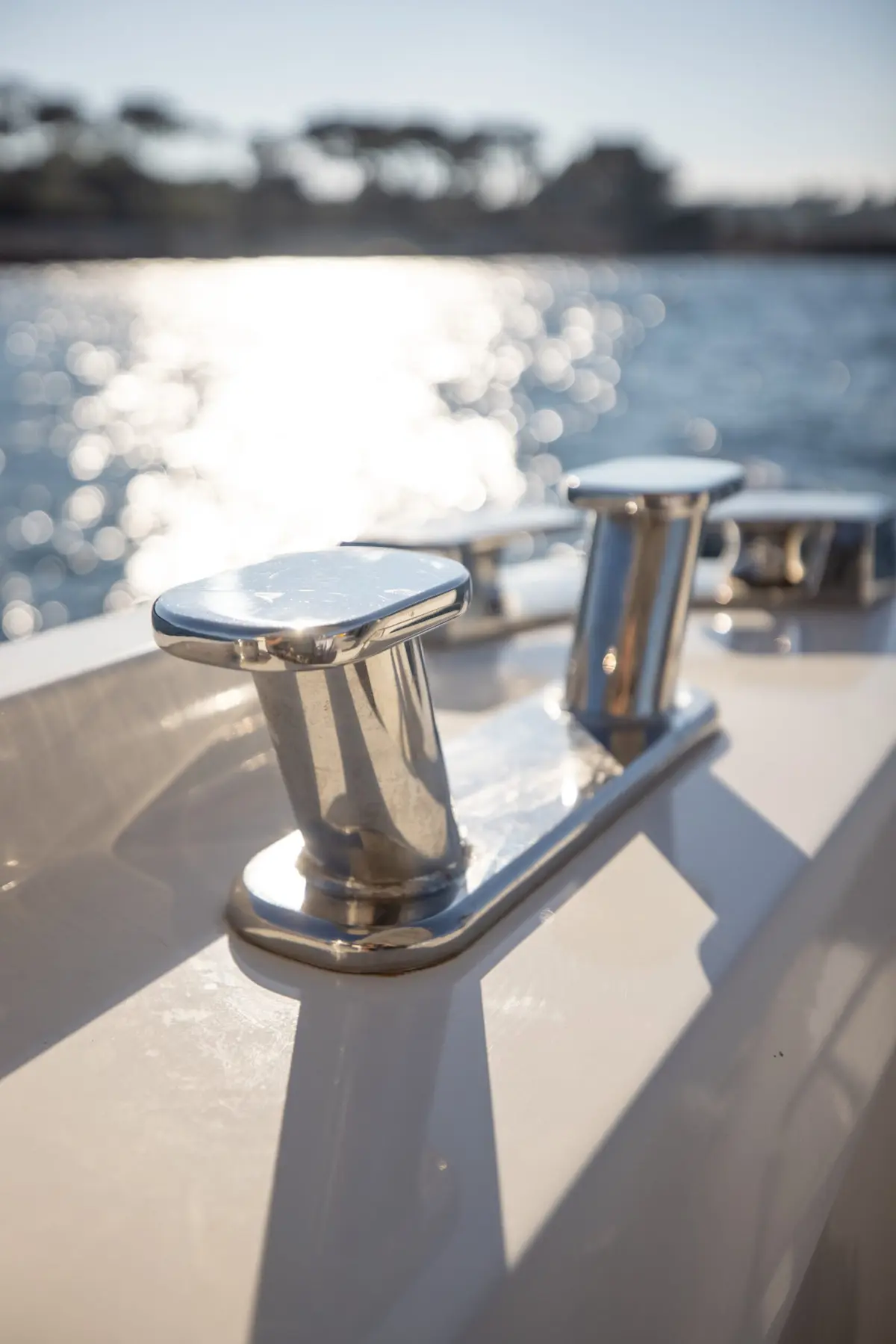 Prestige 680s, salon — Mallorca Yachst Hire, Mallorca. Sunset runs along Illetes, sheltered decks all day