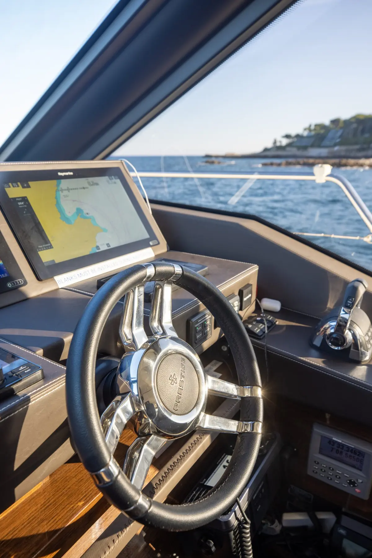 Prestige 680s, flybridge — Mallorca Yachst Hire, Mallorca. Sunset runs along Illetes, sheltered decks all day