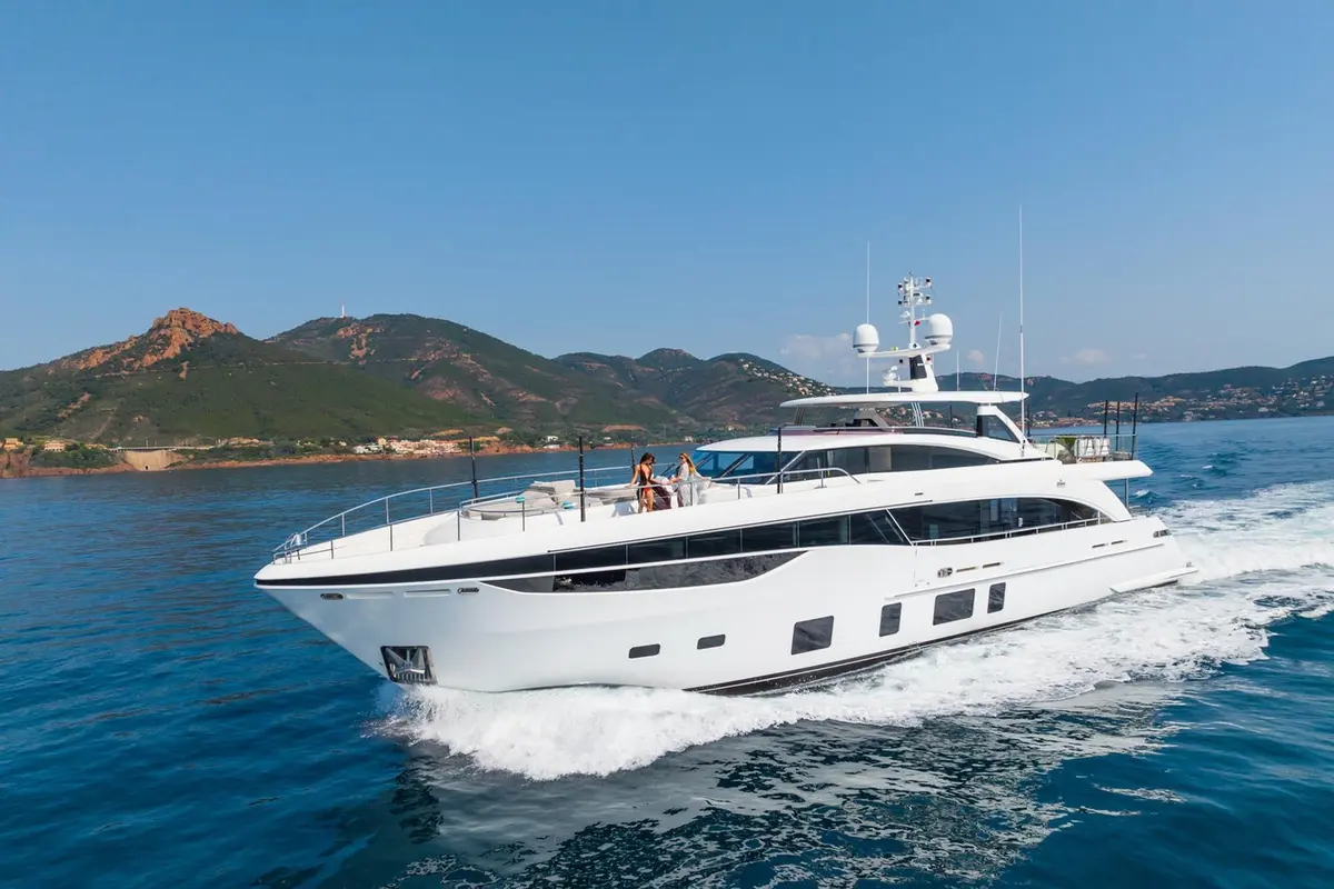 Princess 35M, salon — Mallorca Yachst Hire, Mallorca. Twelve guests, wide decks, Cabrera-bound at dawn