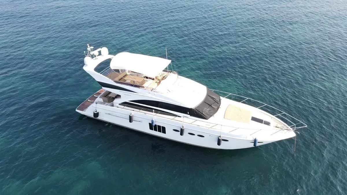 Princess 64 Fly, salon — Mallorca Yachst Hire, Mallorca. East coast calas by day, sunset flybridge drinks after