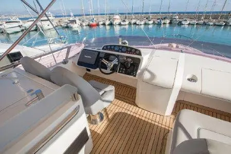 Princess 64 Fly, flybridge — Mallorca Yachst Hire, Mallorca. East coast calas by day, sunset flybridge drinks after