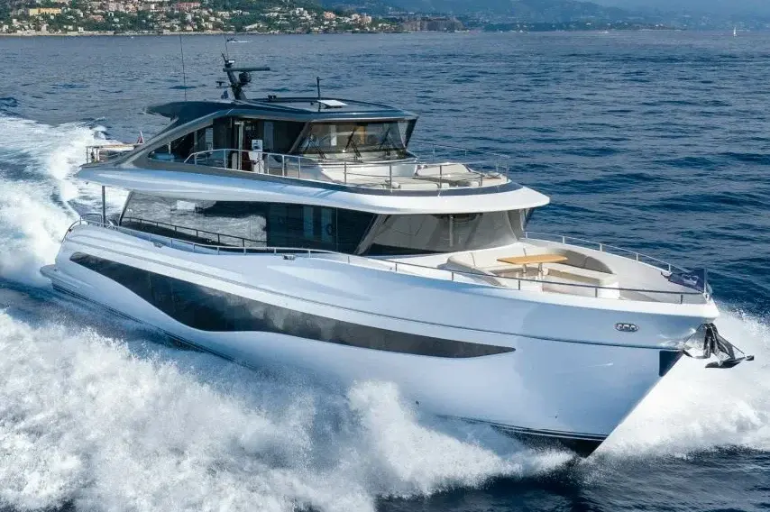 Princess Y80, exterior — Mallorca Yachst Hire, Mallorca. Sport-yacht speed for sunset runs to Illetes