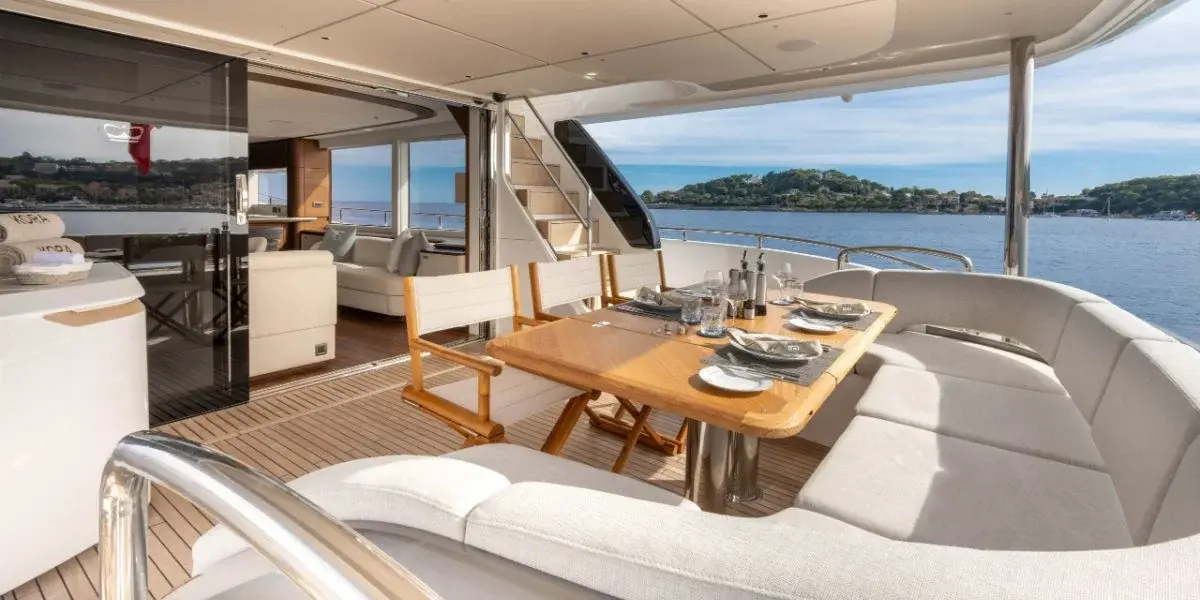 Princess Y80, salon — Mallorca Yachst Hire, Mallorca. Sport-yacht speed for sunset runs to Illetes