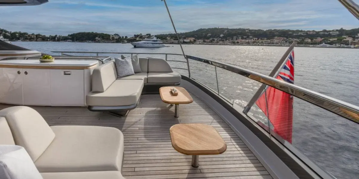 Princess Y80, master cabin — Mallorca Yachst Hire, Mallorca. Sport-yacht speed for sunset runs to Illetes