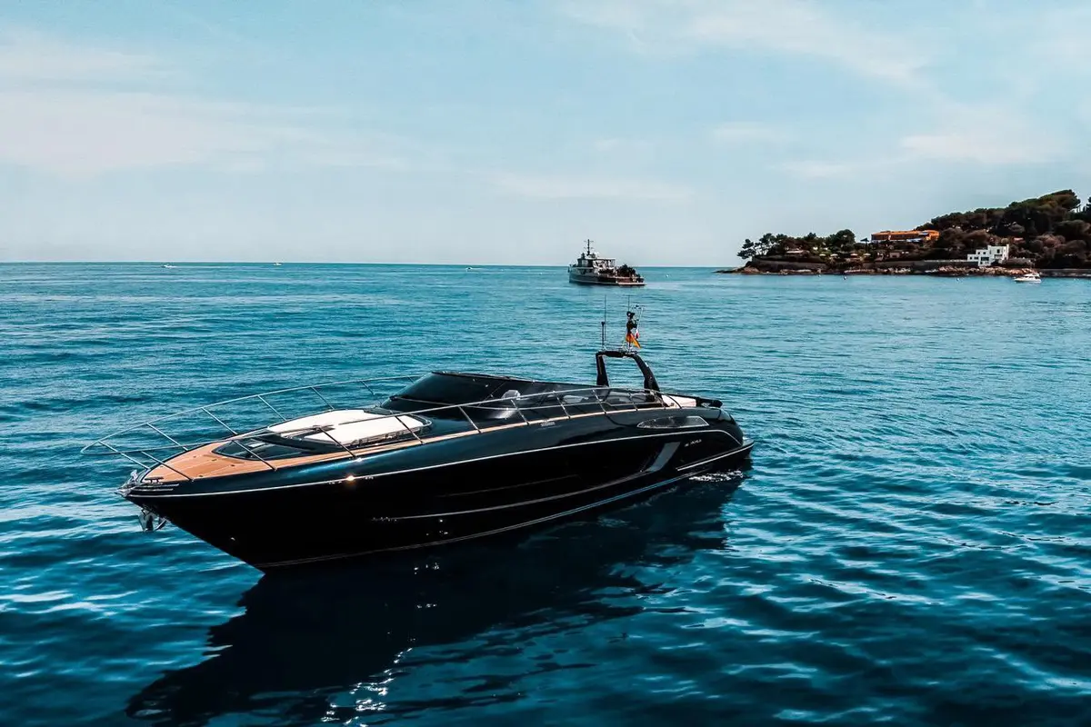Riva 56 Rivale, salon — Mallorca Yachst Hire, Mallorca. Sleek Italian lines for sunset runs along Illetes
