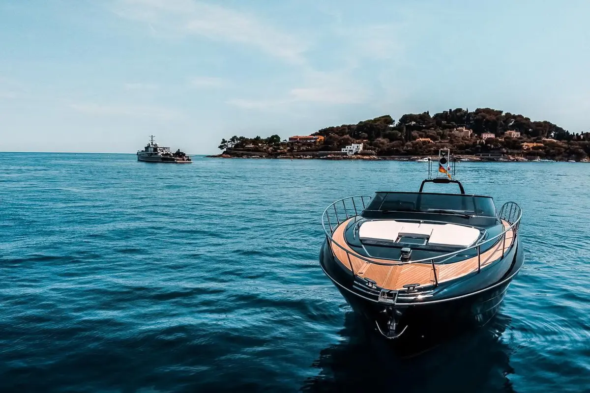 Riva 56 Rivale, master cabin — Mallorca Yachst Hire, Mallorca. Sleek Italian lines for sunset runs along Illetes
