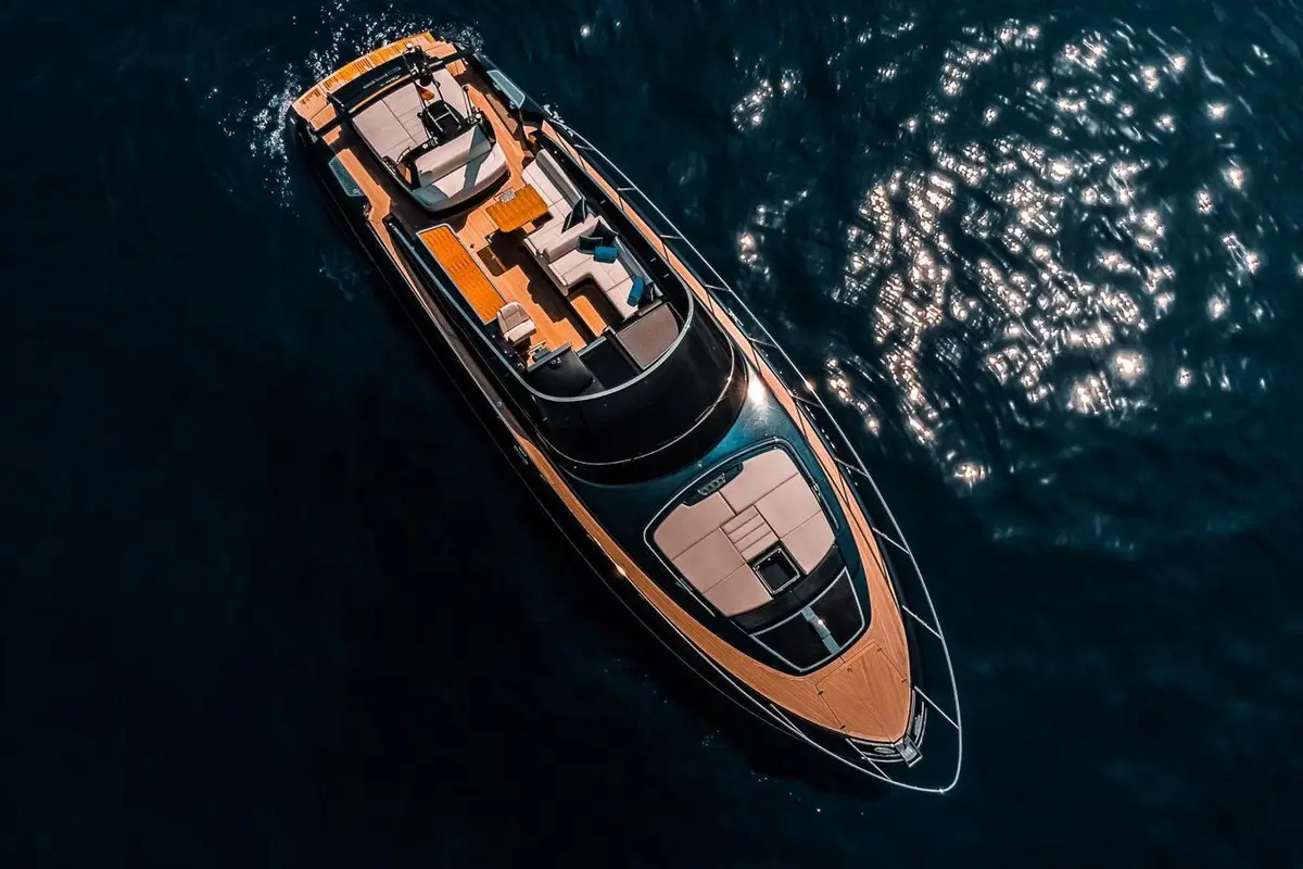 Riva 56 Rivale, flybridge — Mallorca Yachst Hire, Mallorca. Sleek Italian lines for sunset runs along Illetes