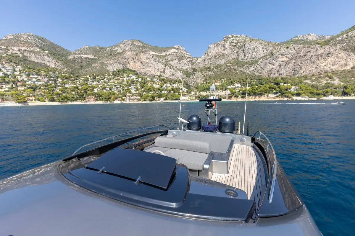 Riva 86 Domino, salon — Mallorca Yachst Hire, Mallorca. Sleek Italian lines for Bay of Palma sunset runs