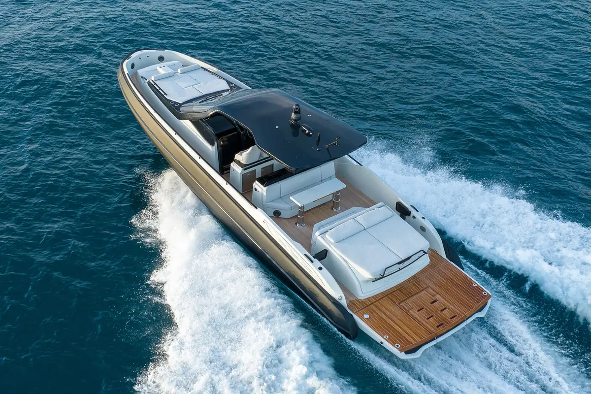 Sacs 47, main deck — Mallorca Yachst Hire, Mallorca. Swift cala-hopping along Mallorca's sheltered east coast