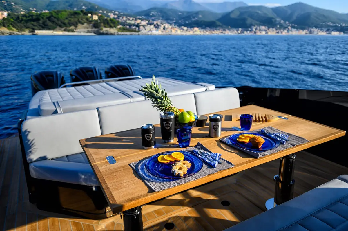 Sacs 47, salon — Mallorca Yachst Hire, Mallorca. Swift cala-hopping along Mallorca's sheltered east coast