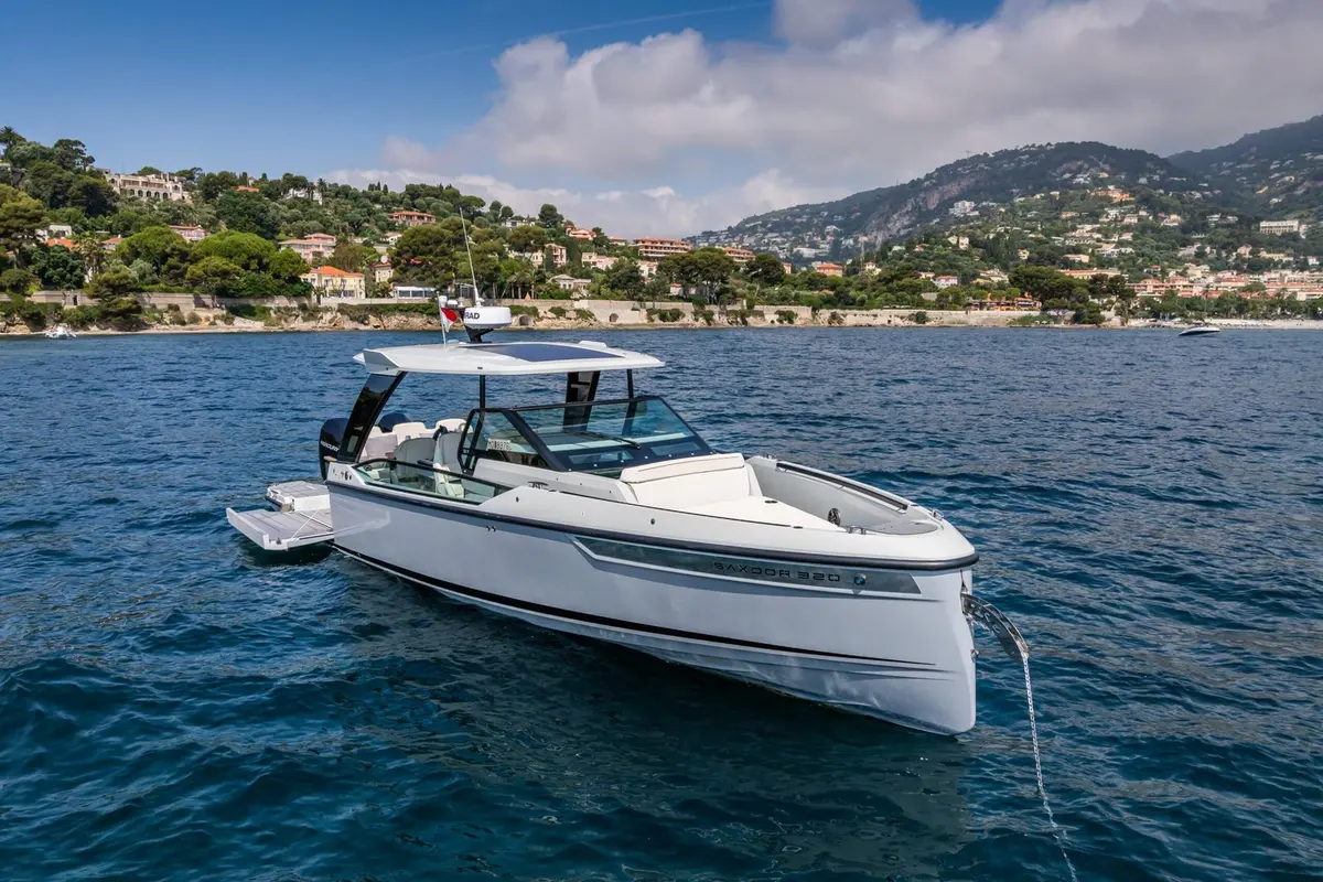 Saxdor 320, flybridge — Mallorca Yachst Hire, Mallorca. Fast Bay of Palma runs to Illetes by afternoon