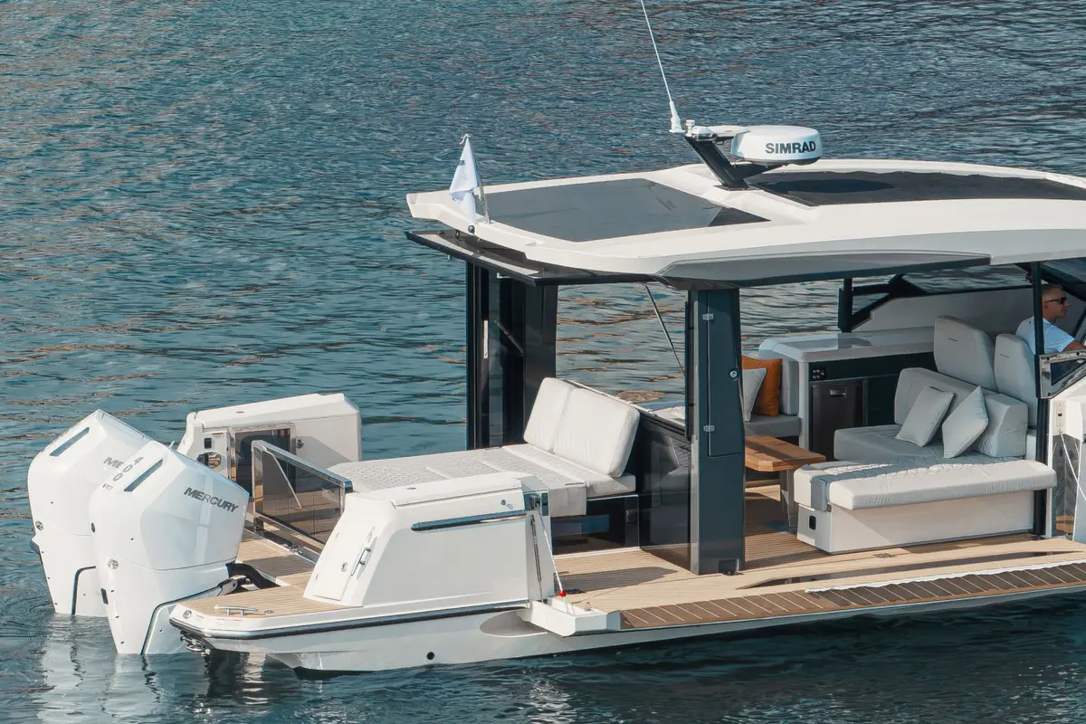 Saxdor 400 GTO, salon — Mallorca Yachst Hire, Mallorca. Fast hops to Palma Bay's quiet coves