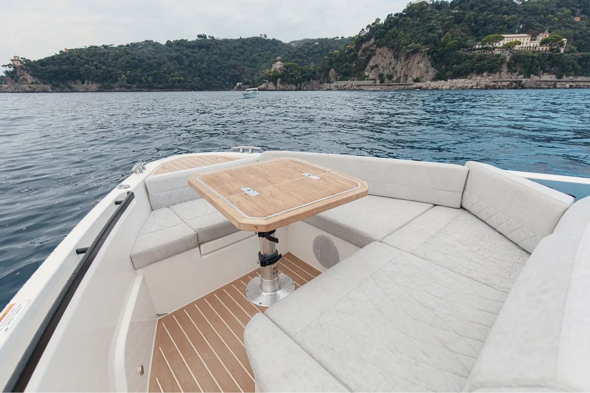 Saxdor 400 GTO, master cabin — Mallorca Yachst Hire, Mallorca. Fast hops to Palma Bay's quiet coves